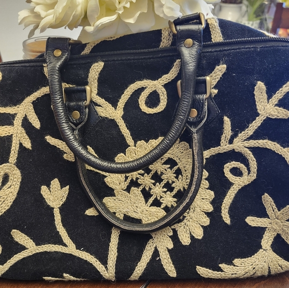 Indaba handcrafted wool embroidered purse - Picture 4 of 4